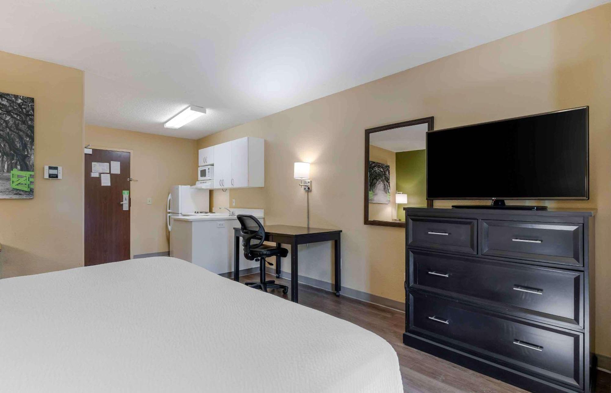 Extended America - - Old Airport Way Hotel